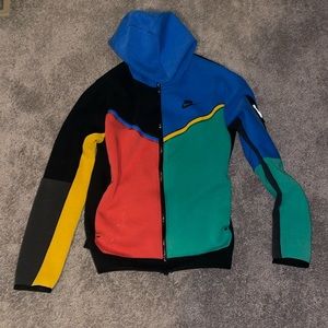 Nike Tech Mixed Colorway